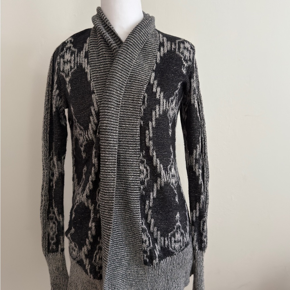 Anthropologie + Ecote Women’s Sweater Gray/ Black Ikat. Open Cardigan- Small $30